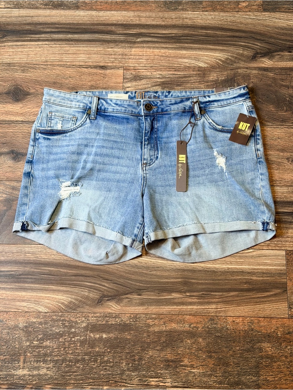 KUT from the Kloth Katy Boyfriend Denim Shorts in a light wash size 14W